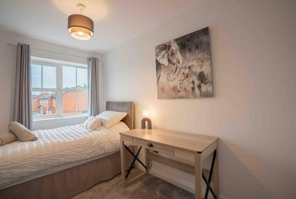 Stunning Abode 5 Min From Nec & Bhx, Pets Allowed Marston Green Eksteriør bilde